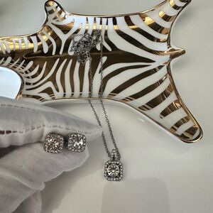 Elegant Silver Necklace and Earring stud Set with Sparkling stones